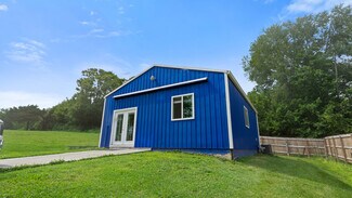 More details for 119 Standish St, Salem, IN - Hospitality for Sale