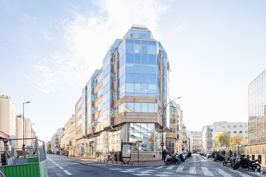 123-129 Rue Victor Hugo, Levallois-Perret for lease - Primary Photo - Image 1 of 18