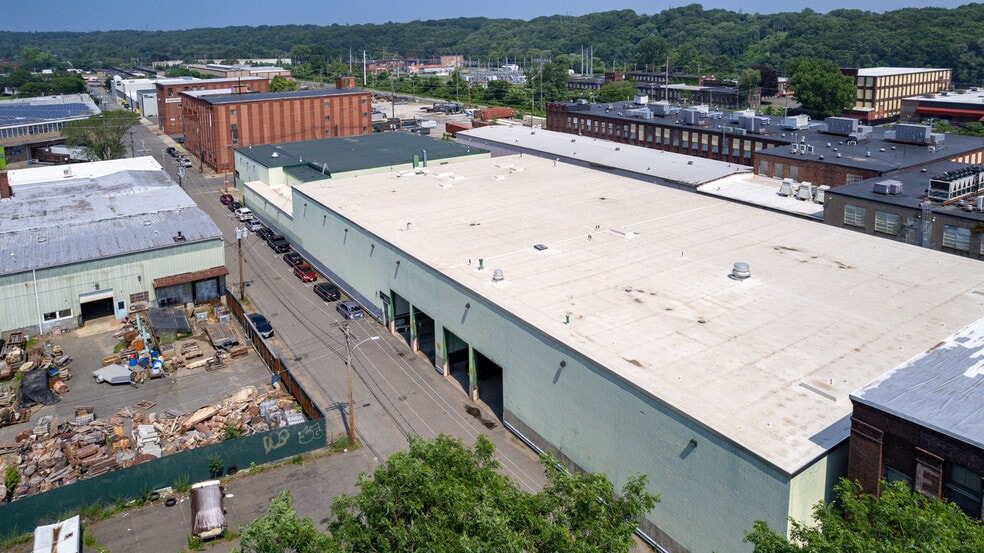106 Winter St, Holyoke, MA for lease - Building Photo - Image 3 of 16