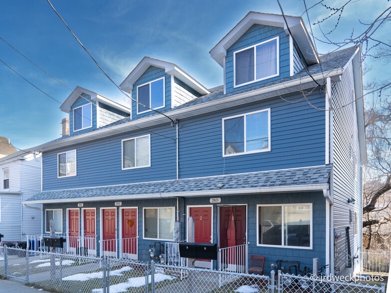 261 York Ave, Staten Island, NY for sale - Primary Photo - Image 1 of 5