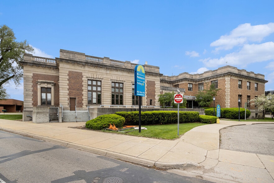 77 E Michigan Ave, Battle Creek, MI for sale - Building Photo - Image 2 of 13