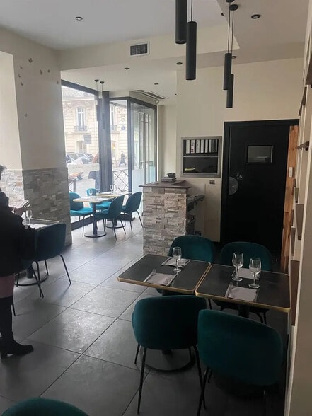 Retail in Paris for lease - Building Photo - Image 3 of 8