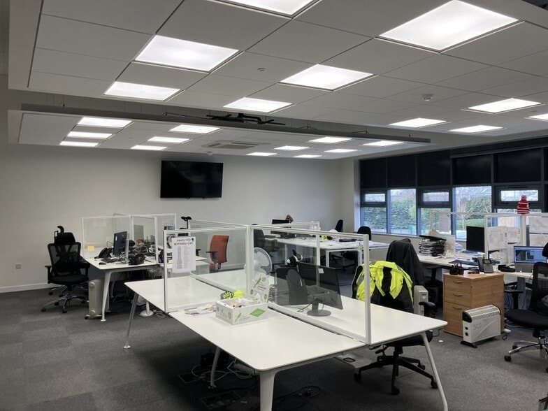 Vesty Rd, Bootle for lease - Interior Photo - Image 2 of 9