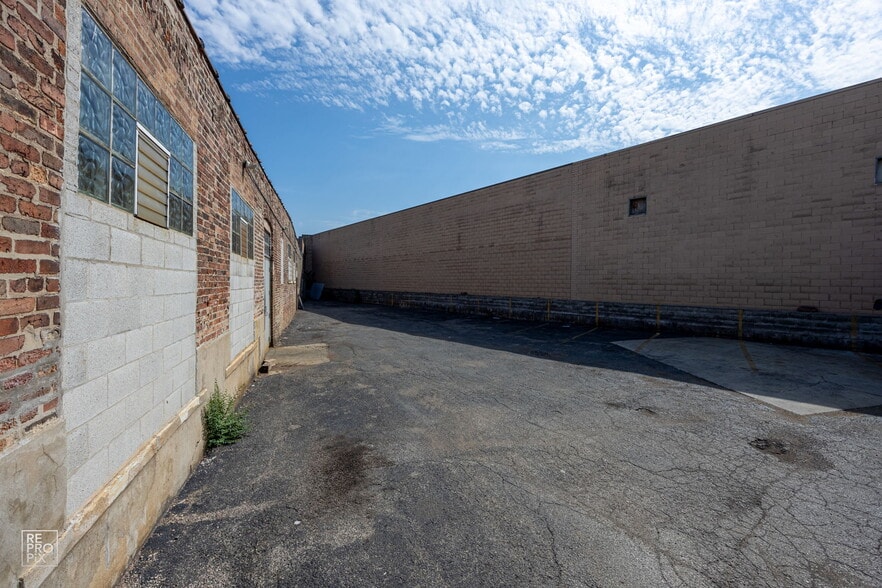 2444 N Pulaski Rd, Chicago, IL for sale - Building Photo - Image 3 of 40