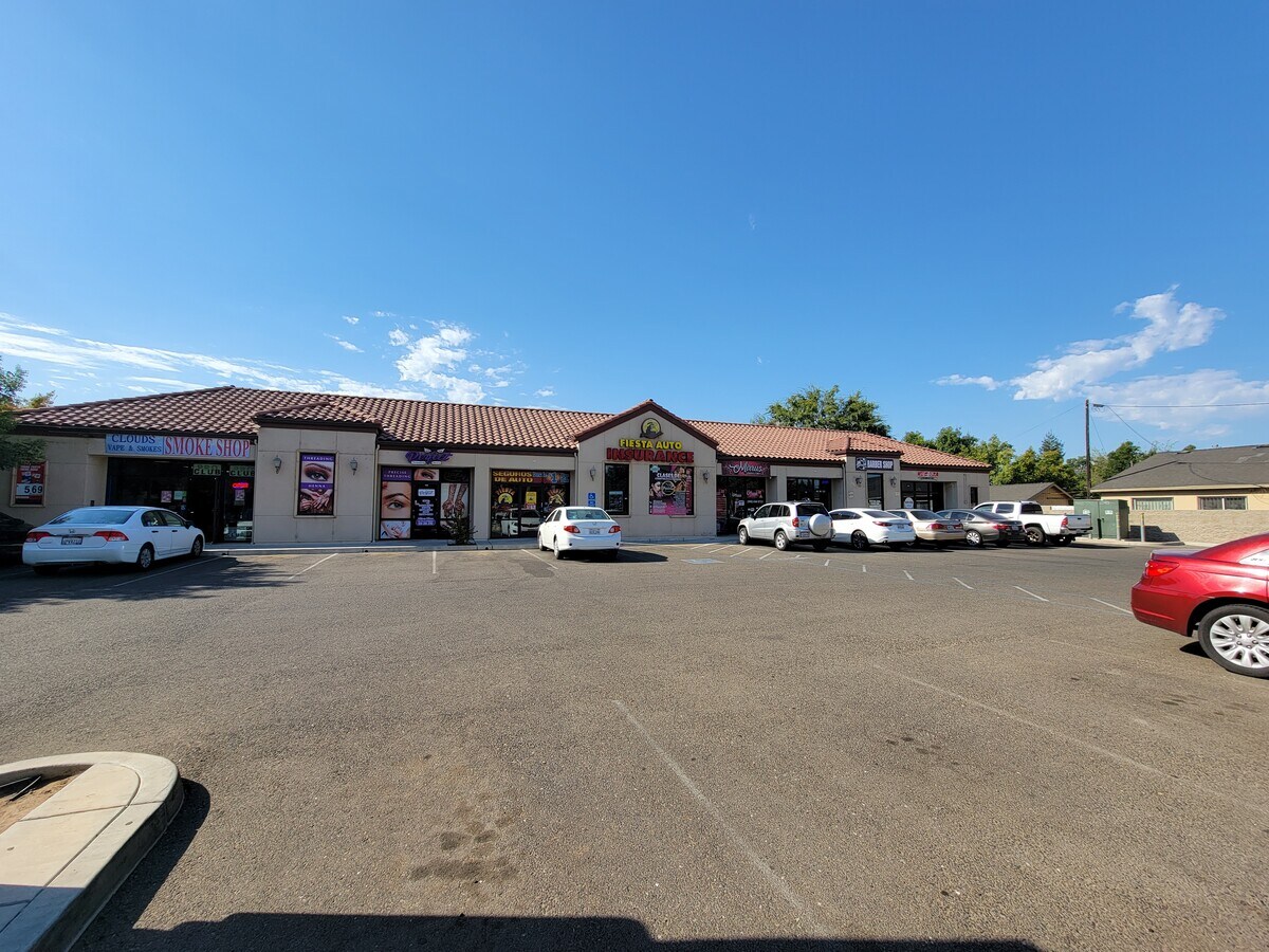 2407 Jensen Ave, Sanger, CA 93657