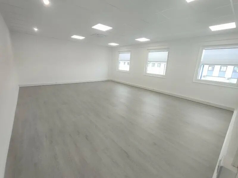 Office in Saint-Quentin-Fallavier for sale Interior Photo- Image 1 of 18