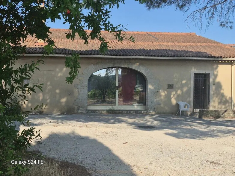 Office in Châteauneuf-du-Pape for lease - Building Photo - Image 1 of 7