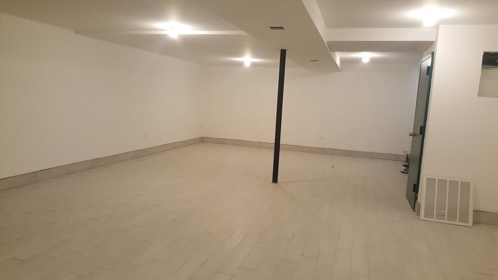 483 Grandview Ave, Ridgewood, NY for sale - Primary Photo - Image 1 of 1