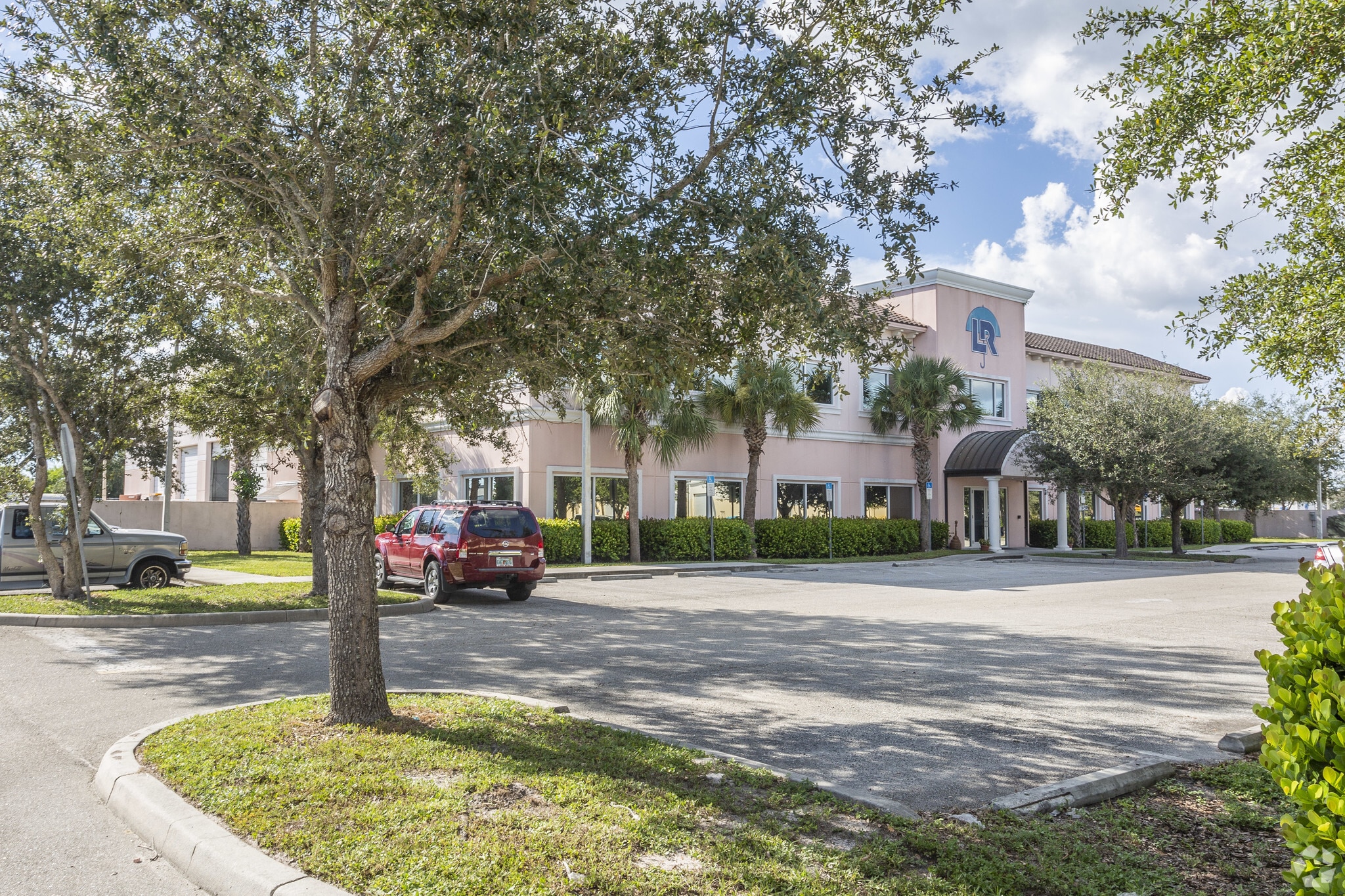 7959 Drew Cir, Fort Myers, FL for lease Primary Photo- Image 1 of 9