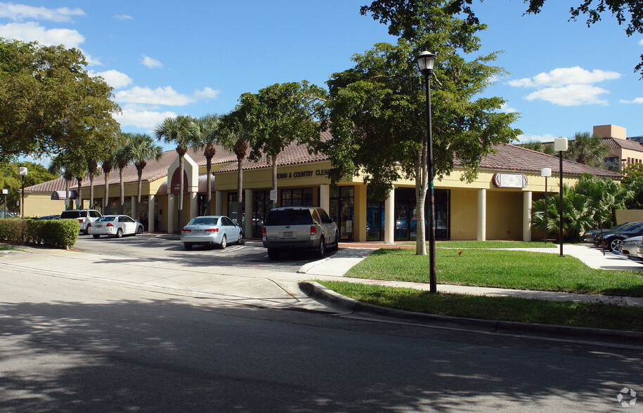 15503-15509 Bull Run Rd, Hialeah, FL for lease - Building Photo - Image 2 of 2