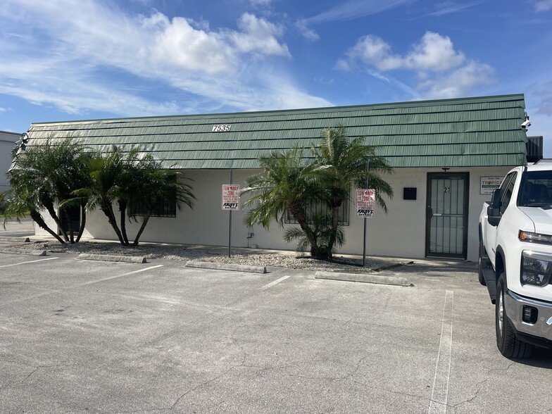 7535 Garden Rd, West Palm Beach, FL for lease - Building Photo - Image 2 of 11