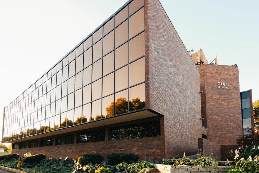 7101 York Ave S, Edina, MN for lease - Primary Photo - Image 1 of 8