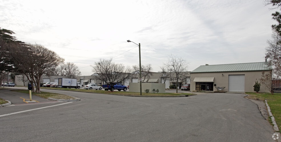 1311-1329 Redgate Ave, Norfolk, VA for lease - Building Photo - Image 1 of 9