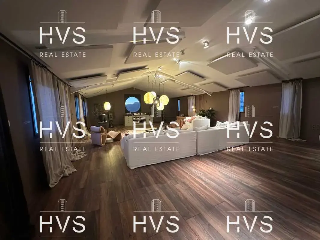 Route Des Pinchinats, Aix-en-Provence for lease Interior Photo- Image 1 of 7
