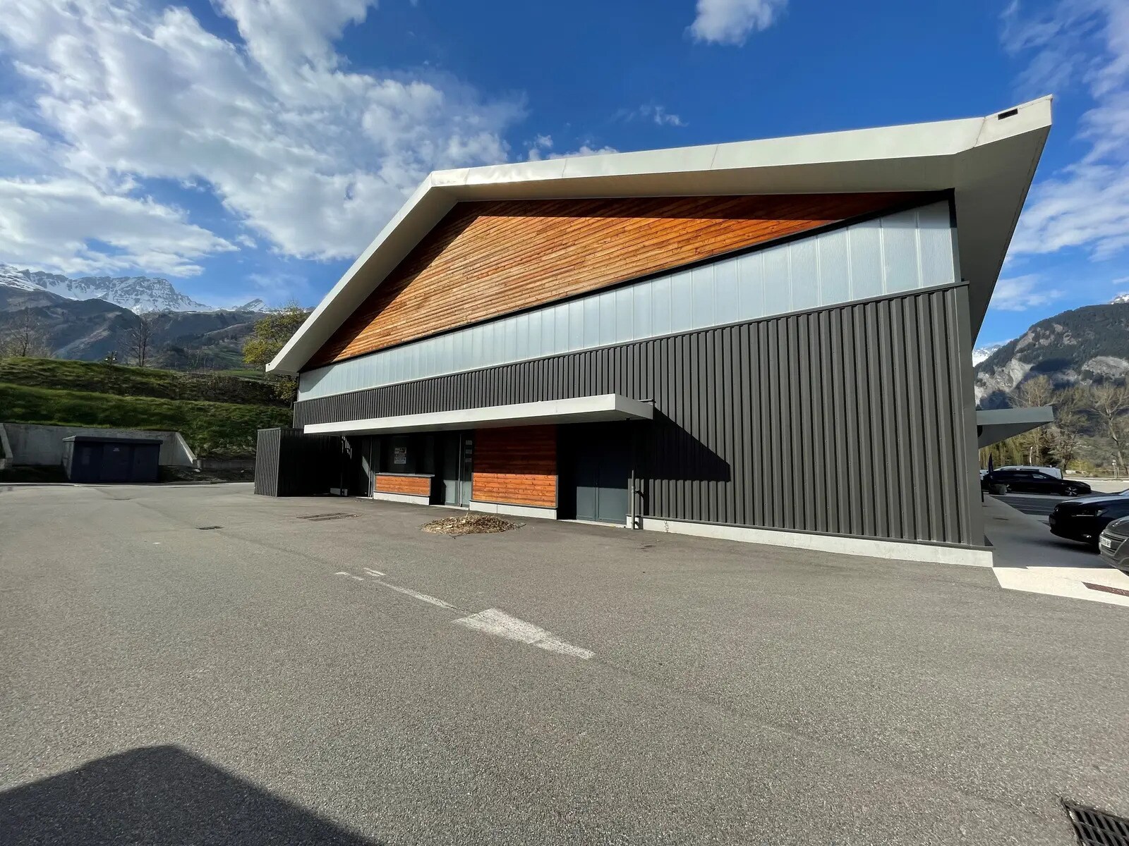 Flex in Bourg-Saint-Maurice for lease Building Photo- Image 1 of 6