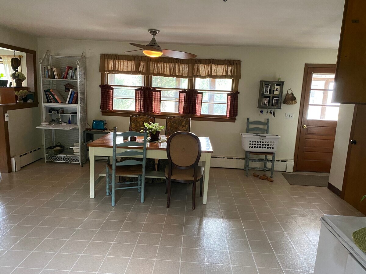 23 West St, West Hatfield, MA 01088