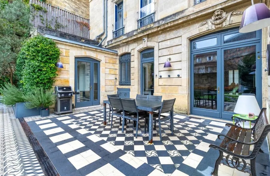 Office in Paris for lease - Building Photo - Image 1 of 5