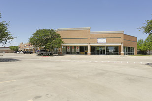 Green Oaks Plaza - Convenience Store