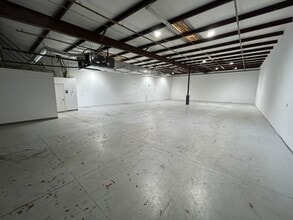 6557 Garden Rd, Riviera Beach, FL for lease Interior Photo- Image 2 of 3