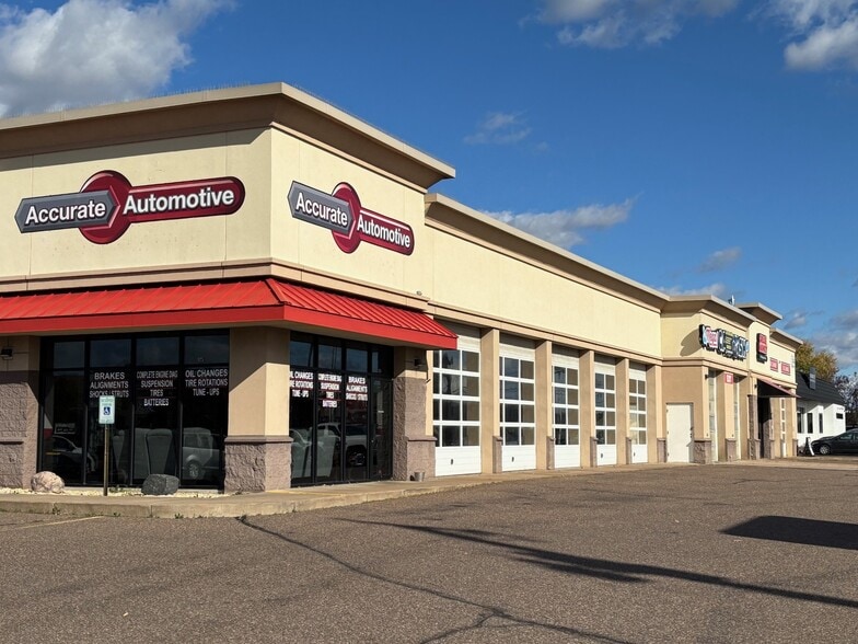 913-925 S Hastings Way, Eau Claire, WI for sale - Building Photo - Image 2 of 5