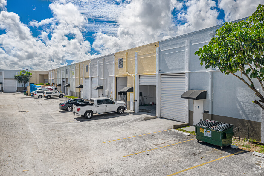 1975-1981 S Park Rd, Hallandale, FL for lease - Building Photo - Image 1 of 19