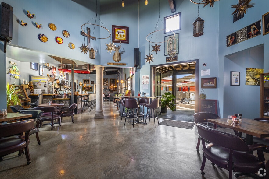 1720 Gruene Rd portfolio of 3 properties for sale on LoopNet.com - Interior Photo - Image 3 of 41