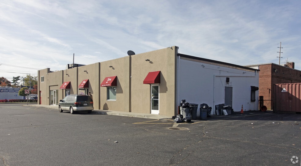 20 Hempstead Tpke, West Hempstead, NY for lease - Building Photo - Image 3 of 4