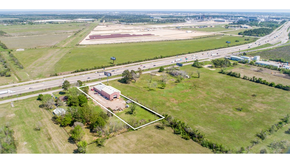 7108 East Fwy, Baytown, TX for sale - Building Photo - Image 2 of 3