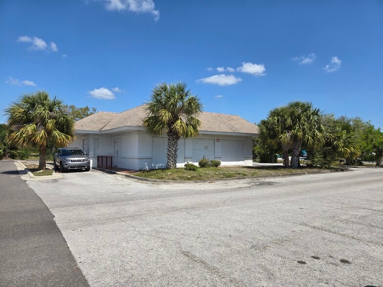 7695 Ulmerton Rd, Largo, FL for lease - Building Photo - Image 1 of 13