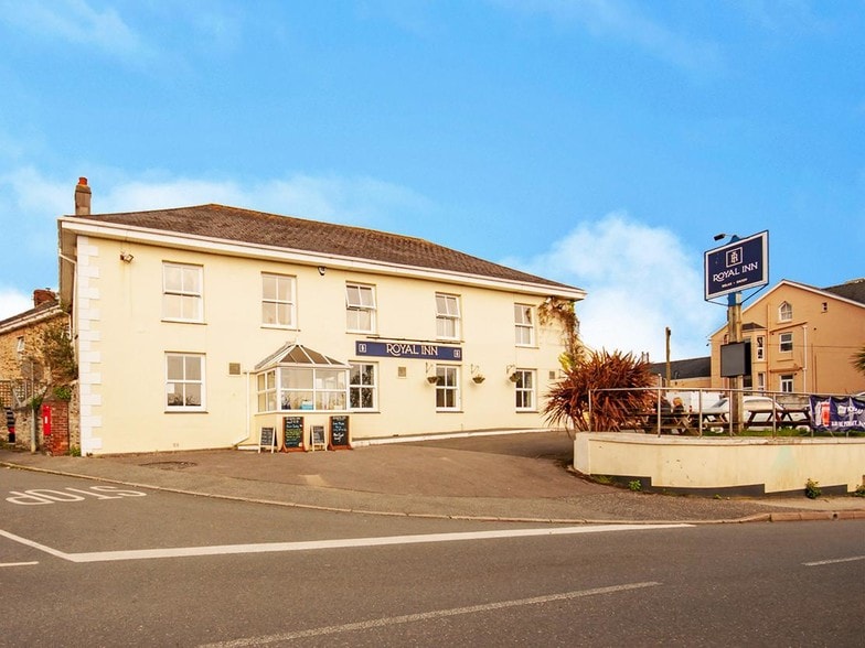 66 Eastcliffe Rd, Par for sale - Building Photo - Image 1 of 1