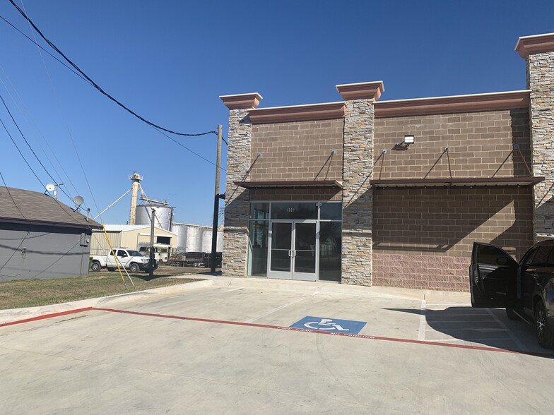 108 Main St, Venus, TX for sale - Primary Photo - Image 1 of 1