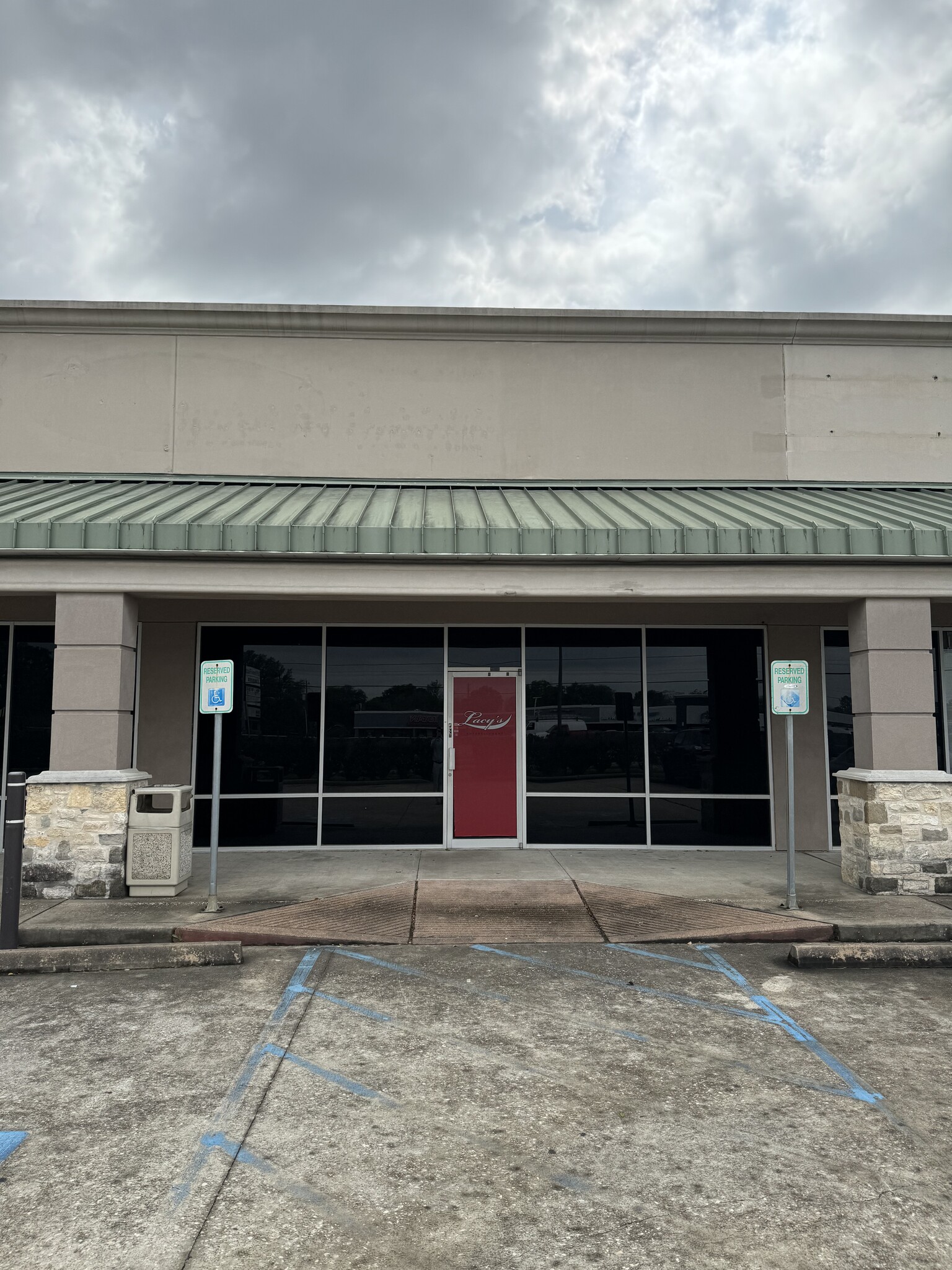 10900 Gulf Fwy, Houston, TX for lease Building Photo- Image 1 of 4