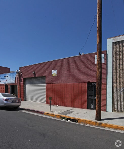 963-967 E 12th St, Los Angeles, CA for lease - Primary Photo - Image 1 of 5