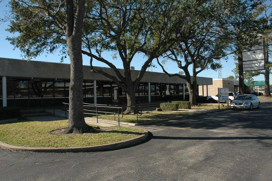 2825 IH 10, Beaumont, TX for sale - Primary Photo - Image 1 of 1