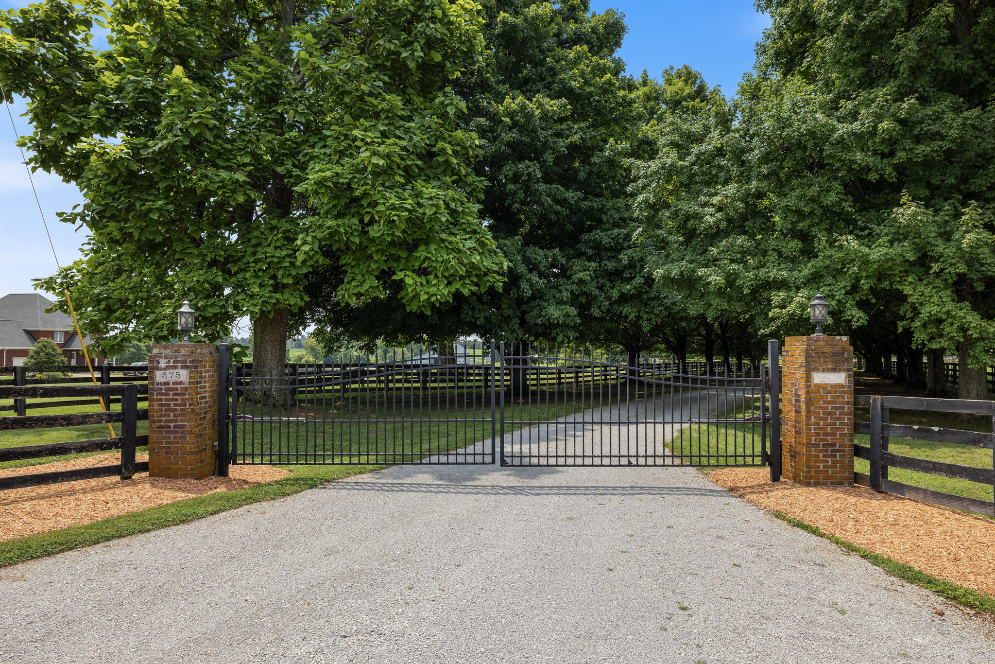 575 Moody Pike, Shelbyville, KY for sale Primary Photo- Image 1 of 108