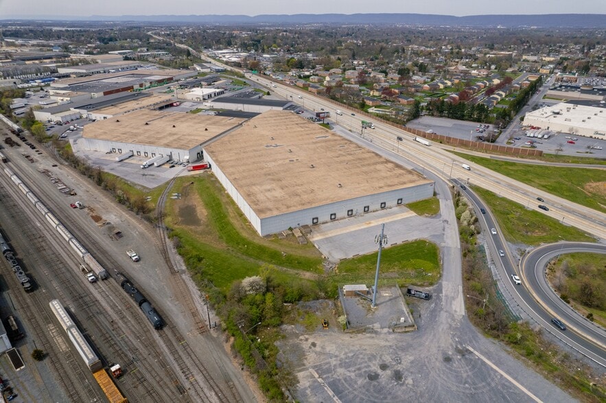 4406 Freight St, Camp Hill, PA for lease - Building Photo - Image 2 of 4