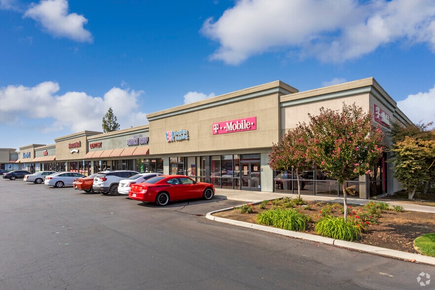 E Kings Canyon Rd, Fresno, CA for lease - Building Photo - Image 2 of 6