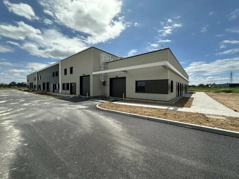 Flex in Bergheim for lease - Building Photo - Image 1 of 11