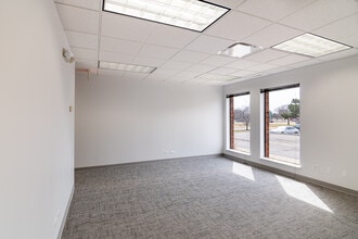 2010 E Algonquin Rd, Schaumburg, IL for lease Building Photo- Image 2 of 7