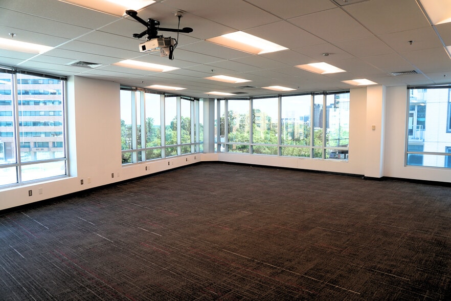 2121 N 15th St, Arlington, VA for lease - Building Photo - Image 2 of 8