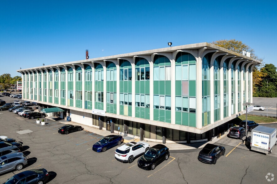 6080 Jericho Tpke, Commack, NY for sale - Primary Photo - Image 1 of 1