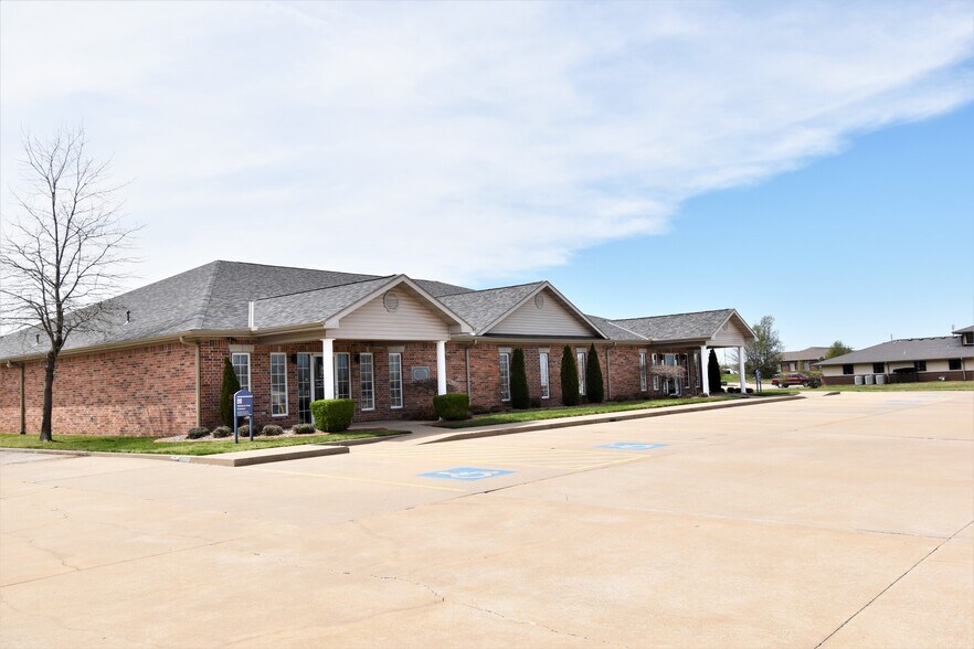 1200 Neo Loop, Grove, OK for sale - Primary Photo - Image 1 of 1