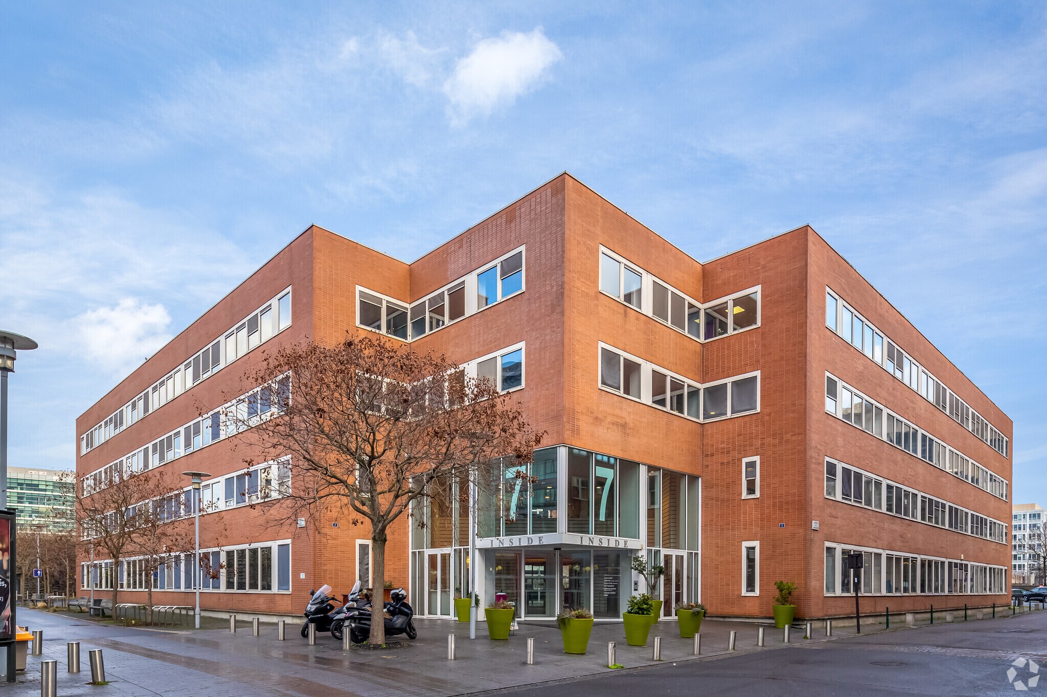 Office in Rueil-Malmaison for lease Primary Photo- Image 1 of 8