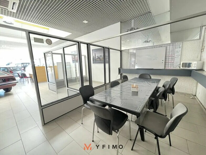 Retail in Rosny-sur-Seine for lease - Interior Photo - Image 3 of 5