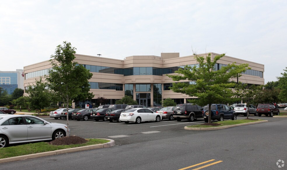 300 Stevens Dr, Lester, PA 19113