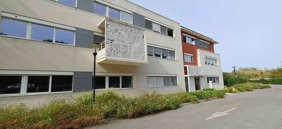 Office in Baillargues for lease - Building Photo - Image 1 of 5