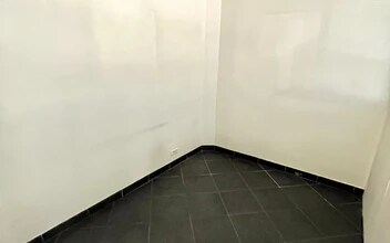 Rue De Crimée, Paris for lease Interior Photo- Image 2 of 15