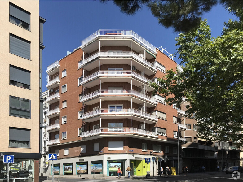 Calle Infanta Mercedes, Madrid, Madrid for sale - Primary Photo - Image 1 of 2