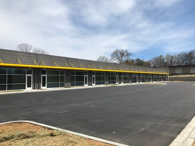 8-20 Glenn Willow Dr, Arden, NC for lease - Building Photo - Image 1 of 7