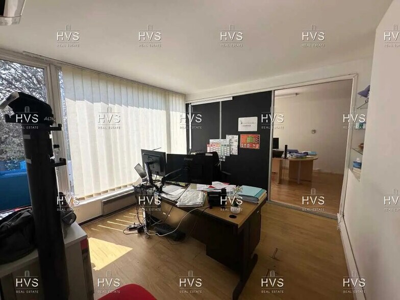 Flex in Aix-en-Provence for lease - Interior Photo - Image 2 of 14